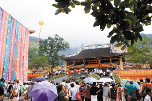 寺庙遭日机炸毁后,禅源寺首次为韦驮举行圣像重启大典,使天目山麓这方