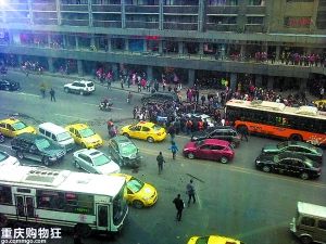2月7日,观音桥,这起重大交通事故导致3人死亡10人受伤。 资料图片 2月7日,观音桥,这起重大交通事故导致3人死亡10人受伤。 资料图片