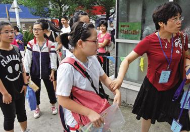 罗湖惠贞考场的带队学生送老师进书院高中深圳宁波图片
