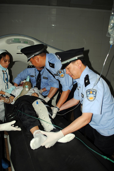 浙江温岭市的温岭中学实验学校发生一起学生坠楼事故,一名14岁的初二