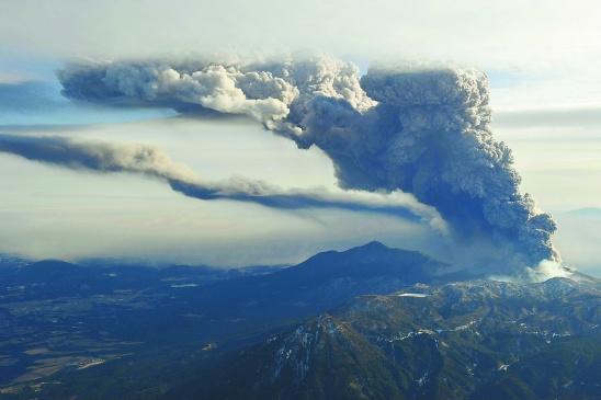 雾门岳火山图片