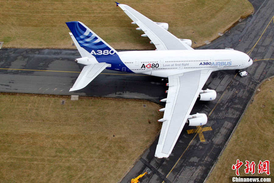 圖為展覽現場一架參加展覽的空客a380飛機.