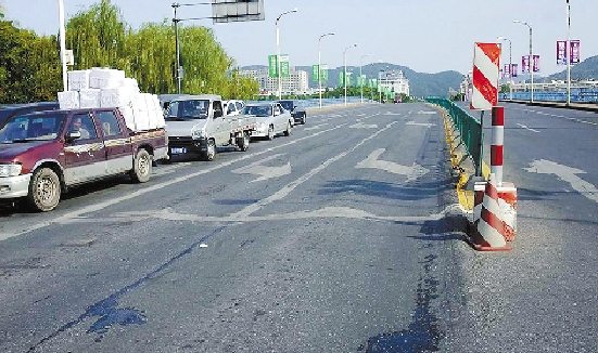 義烏路面如水波 網友戲稱