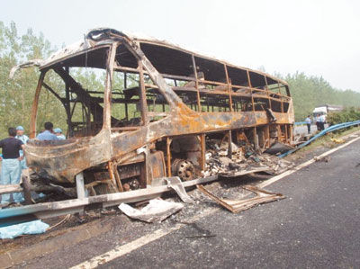 京珠高速客车起火41人遇难原因查明 6人被刑拘