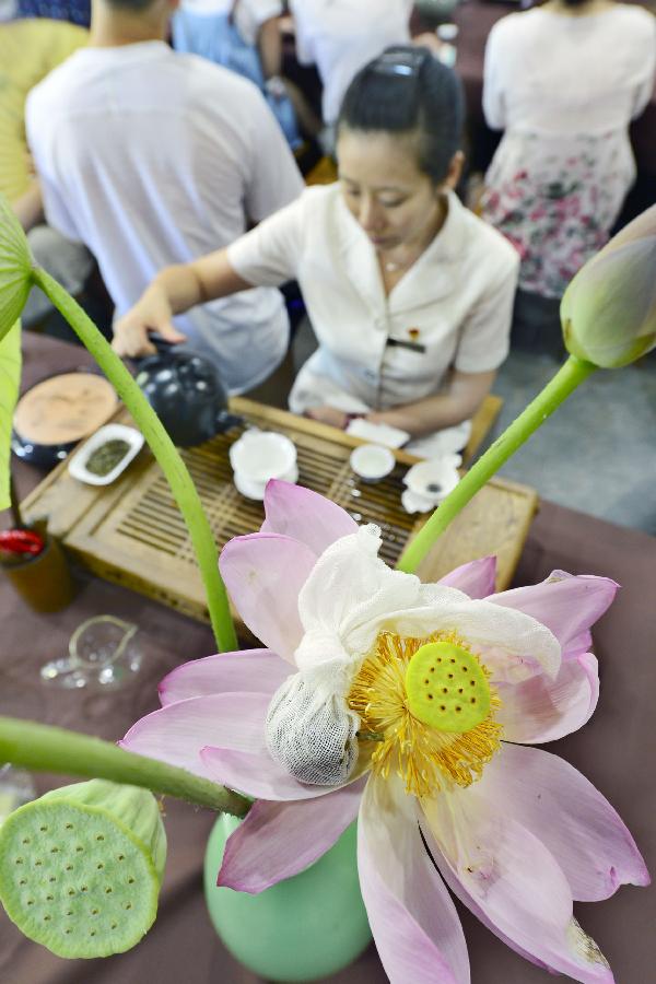 关于夏天的茶艺主题图片